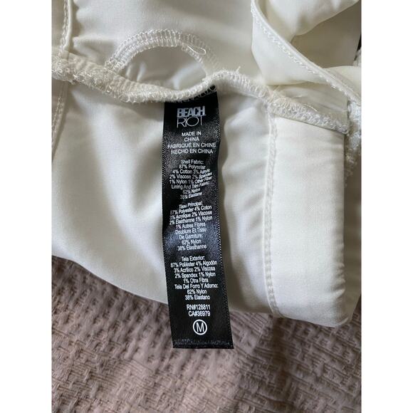 BEACH RIOT Bonnie Tweed Bikini Top in I Do White Size Medium New - Picture 5 of 8